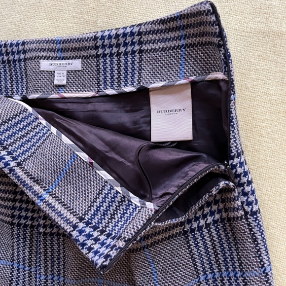 Really Nice Burberry Wool Plaid Skirt - UK12/US10 - Picture 2 of 4